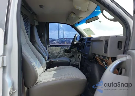 2004 Chevrolet Express from USA, damaged, VIN 1GCFG15X441229119